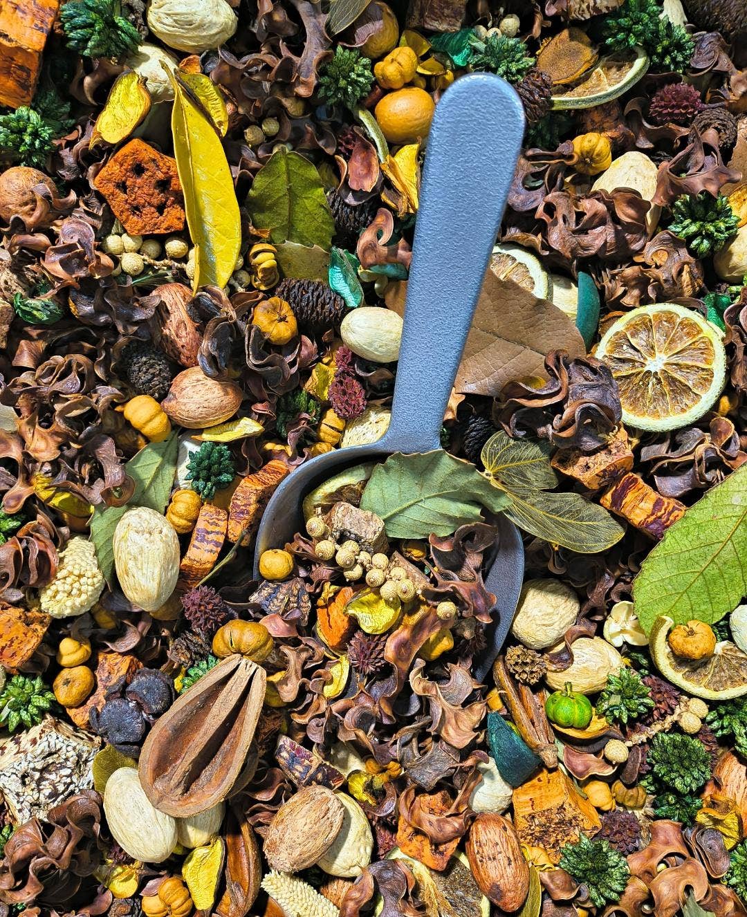 Citrus & Sunflower Handcrafted Potpourri - Detail
