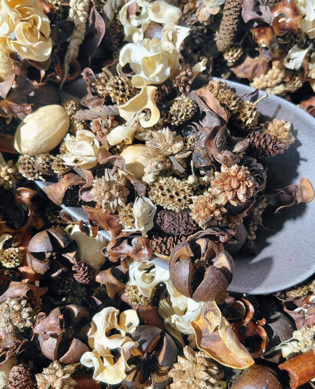 Caramel Cashmere Handcrafted Potpourri - Detail